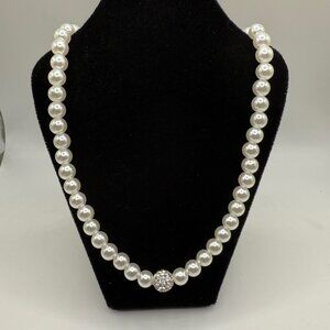 🐱 5 for $10.  Faux Pearl Necklace